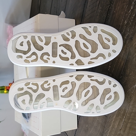 Women's Oversized Sneaker in White/black - Picture 6 of 10